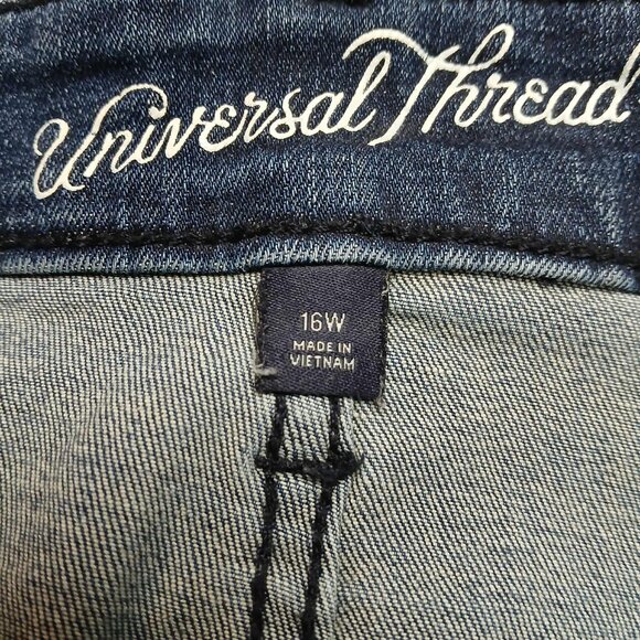 (2) Universal Thread Size 16 Mid-Rise Blue Denim Cuffed Hem distressed shorts - Picture 5 of 8